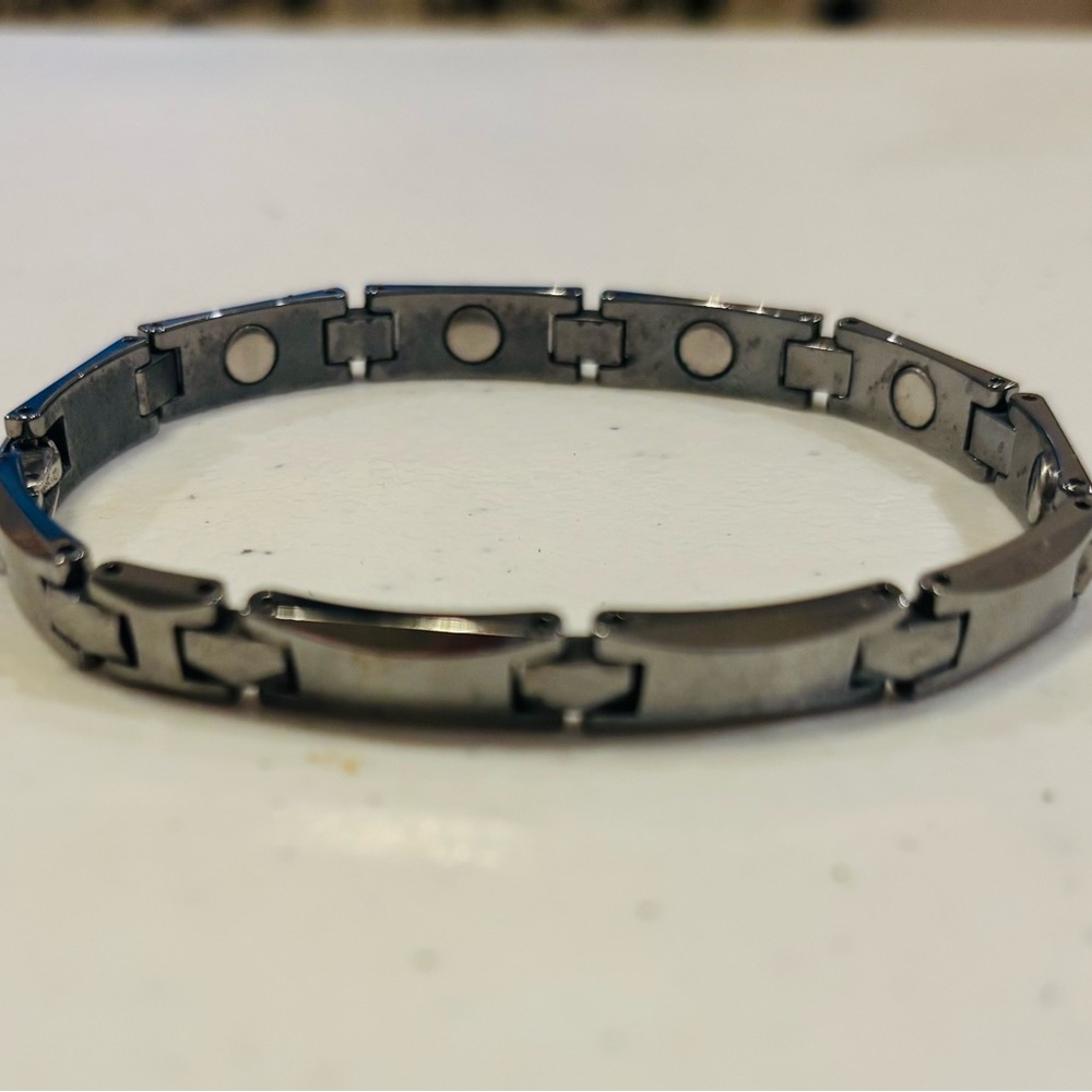 Men's Silver-Tone 10- Link magnetic Bracelet